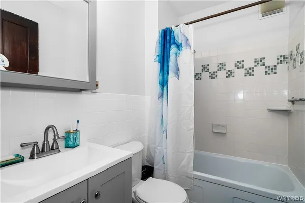 $279,900 | 393 Baynes Street, Buffalo, NY 14213