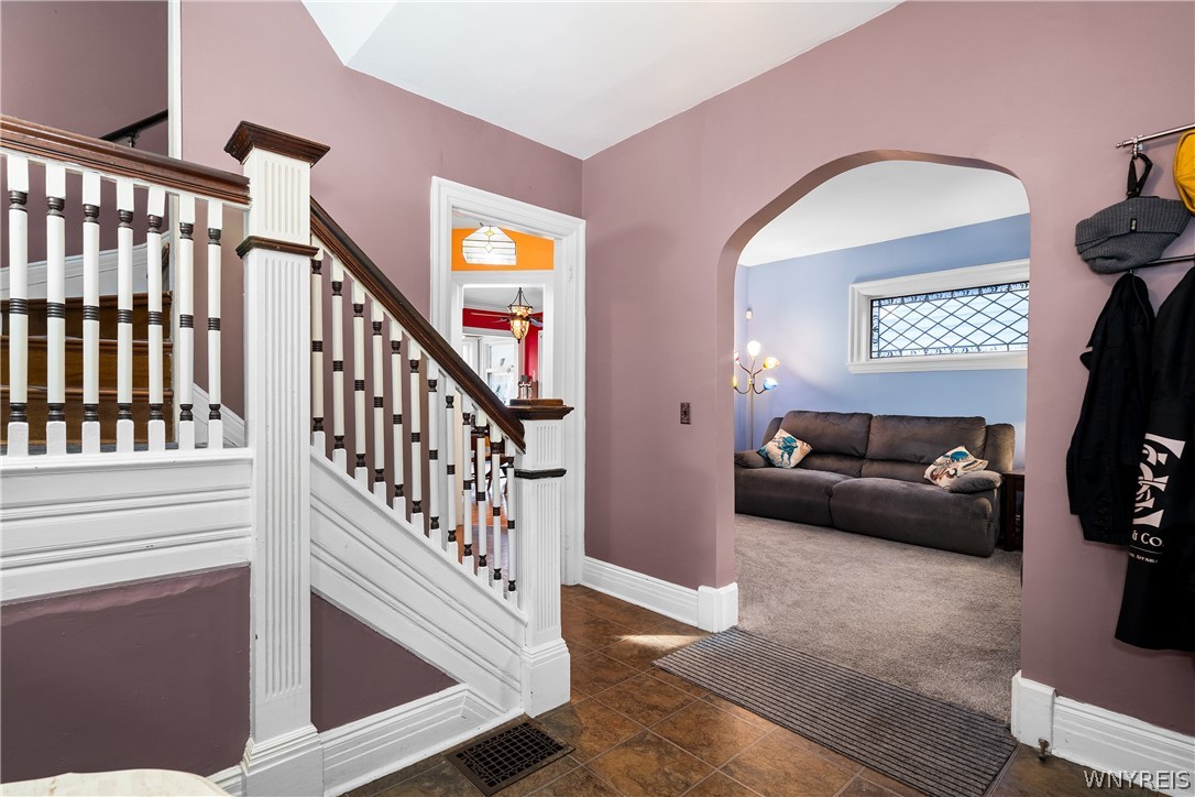 393 Baynes Street Buffalo, NY 14213 - Photo 6 of 35
