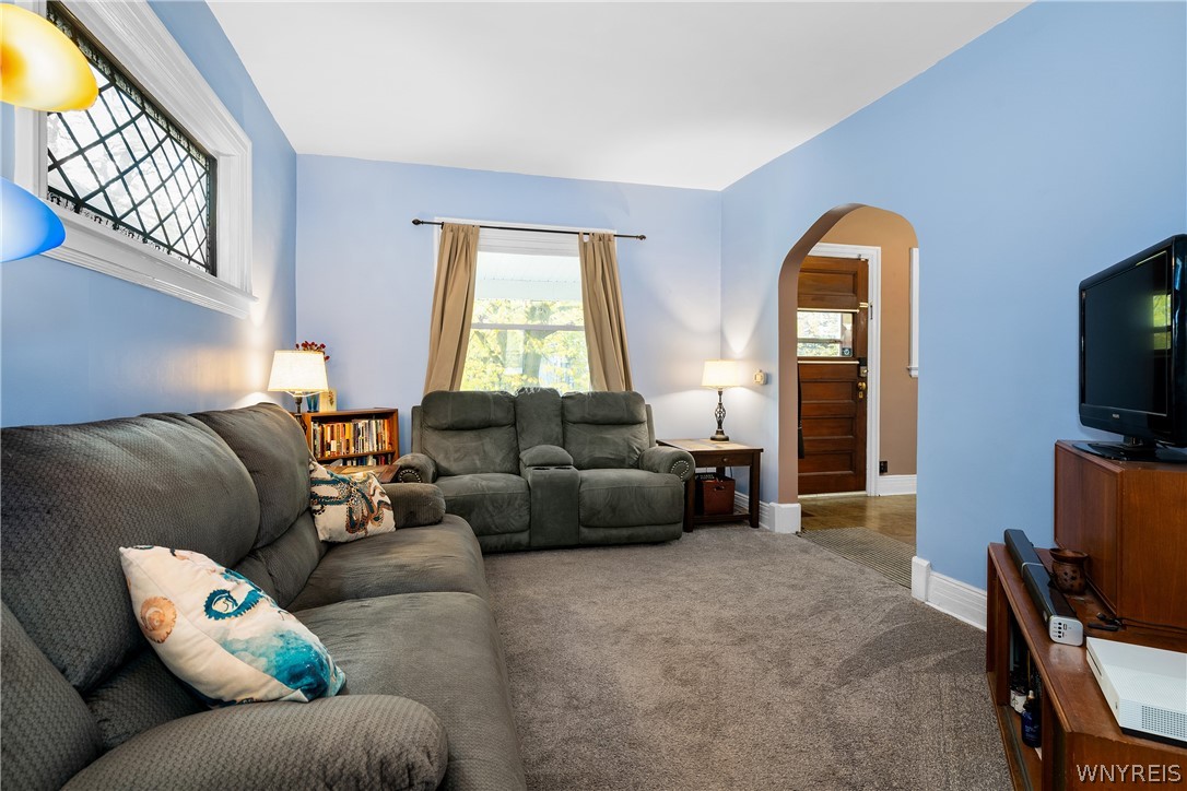 393 Baynes Street Buffalo, NY 14213 - Photo 7 of 35