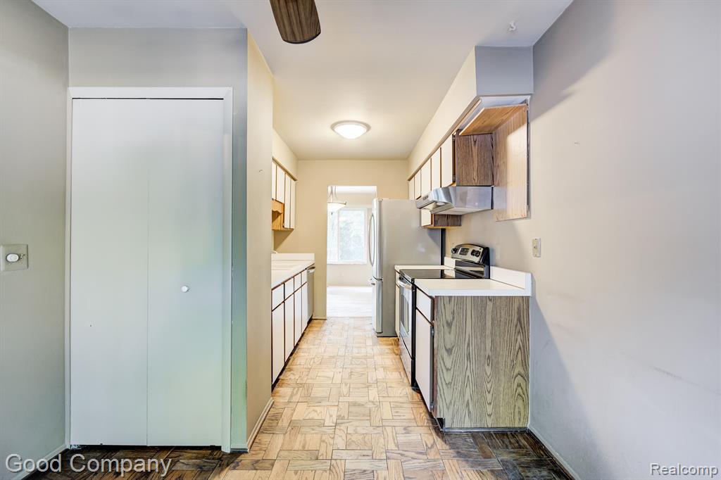 1010 Willow Grove Court Rochester Hills, MI 48307 - Photo 14 of 36