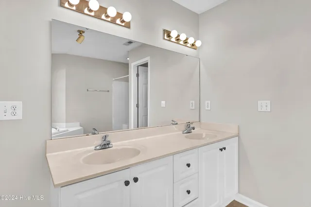 $1,600 | 4101 Breezewood Drive, Unit 101, Wilmington, NC 28412