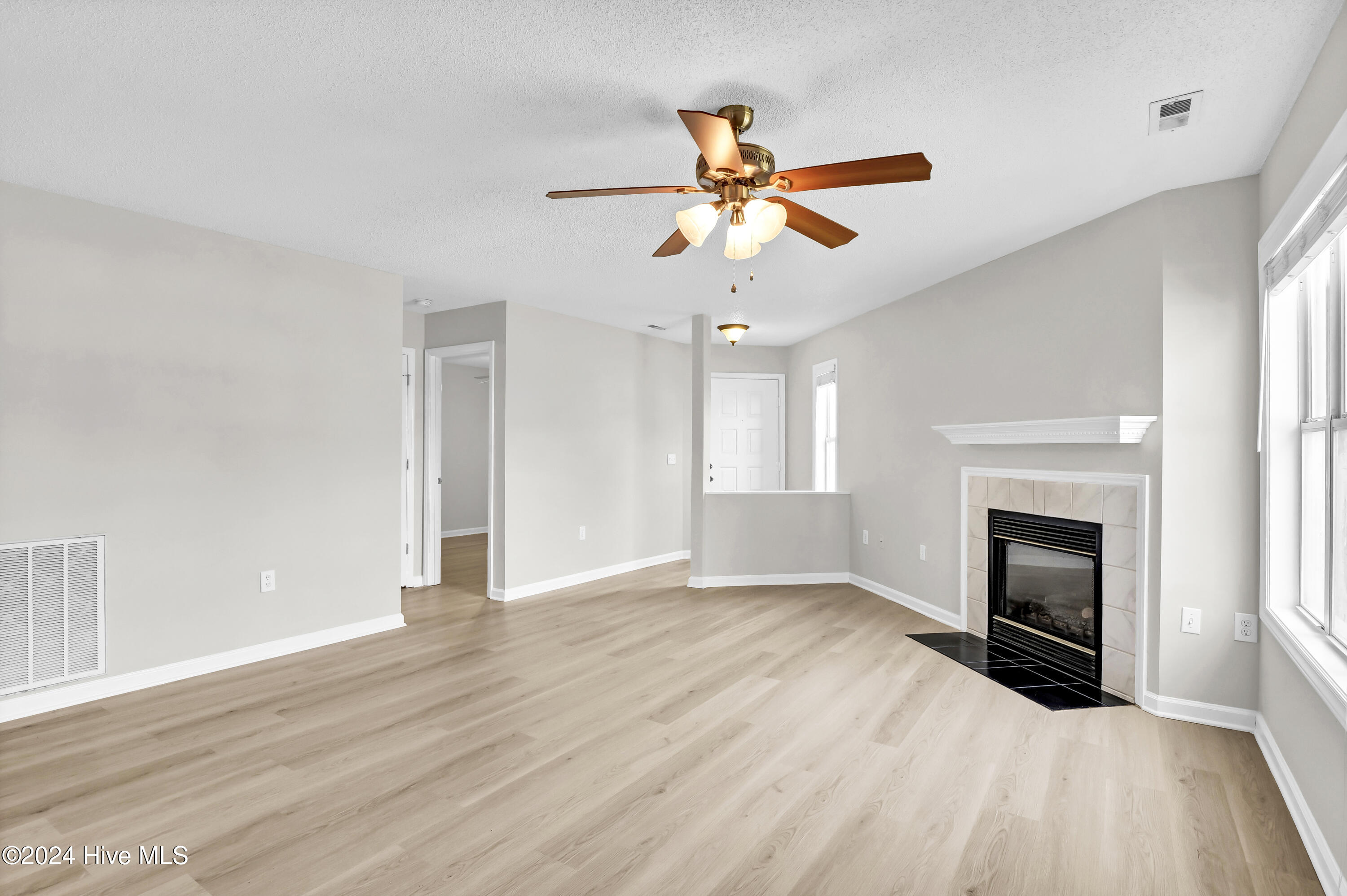 4101 Breezewood Drive, Unit 101 Wilmington, NC 28412 - Photo 5 of 29 P1844828