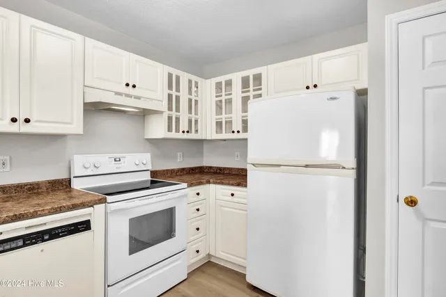 $1,600 | 4101 Breezewood Drive, Unit 101, Wilmington, NC 28412