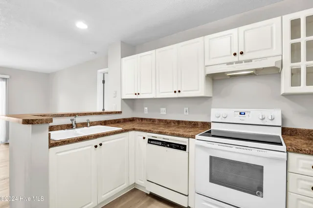 $1,600 | 4101 Breezewood Drive, Unit 101, Wilmington, NC 28412