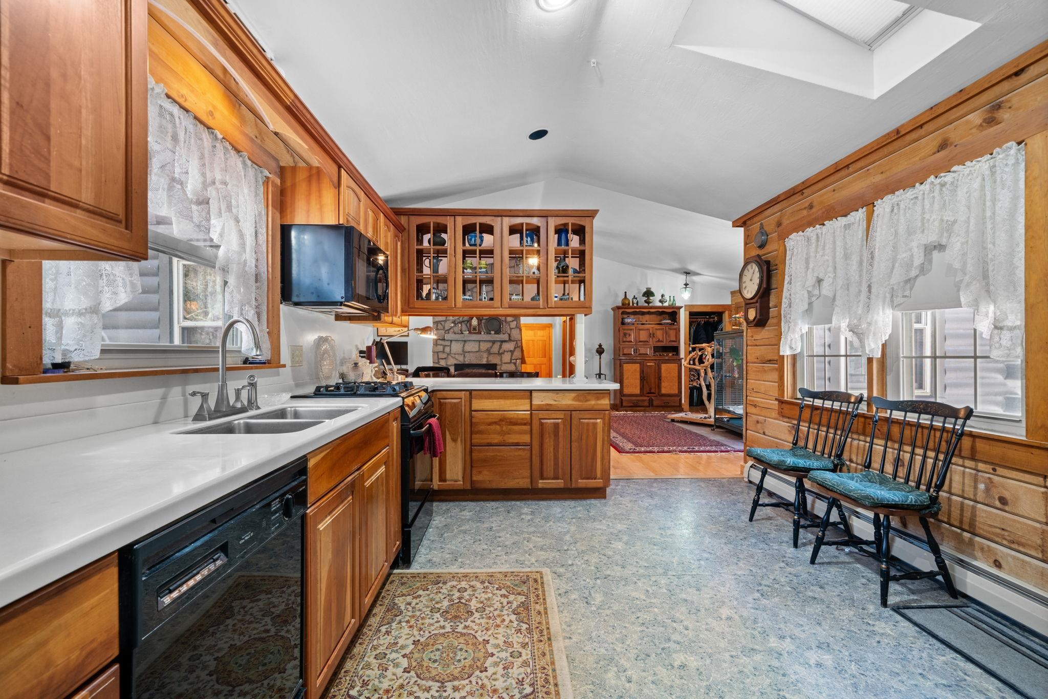 535 Beard Road Hillsborough, NH 03244 - Photo 12 of 60