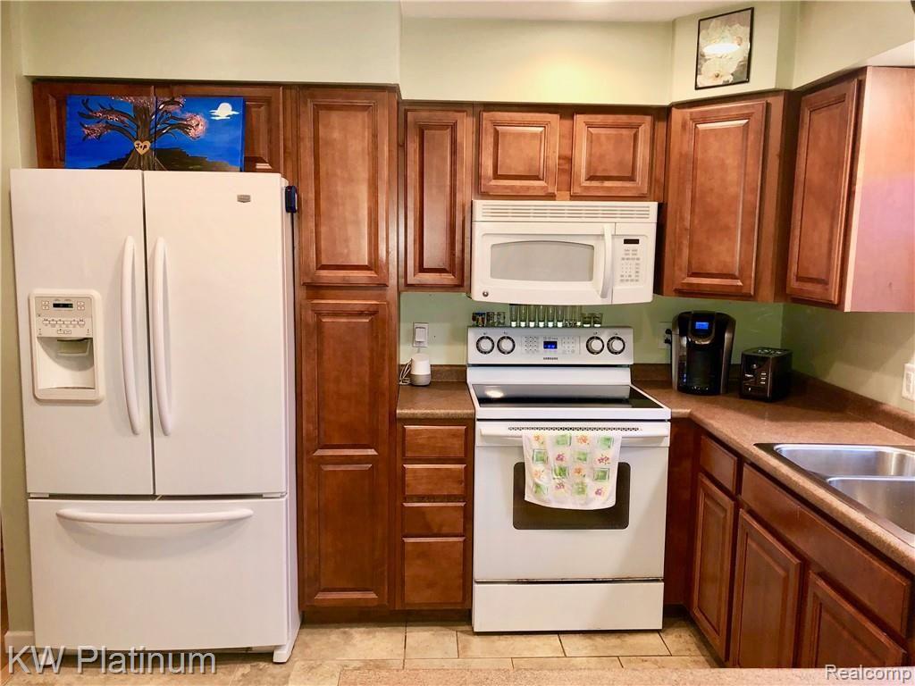 2812 Riverside Drive Port Huron, MI 48060 - Photo 12 of 36 IMG_5369.jpg