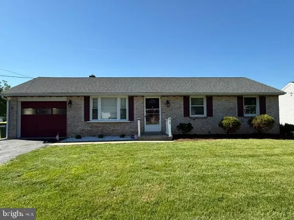 $1,950 | 818 Walnut Street, New Holland, PA 17557