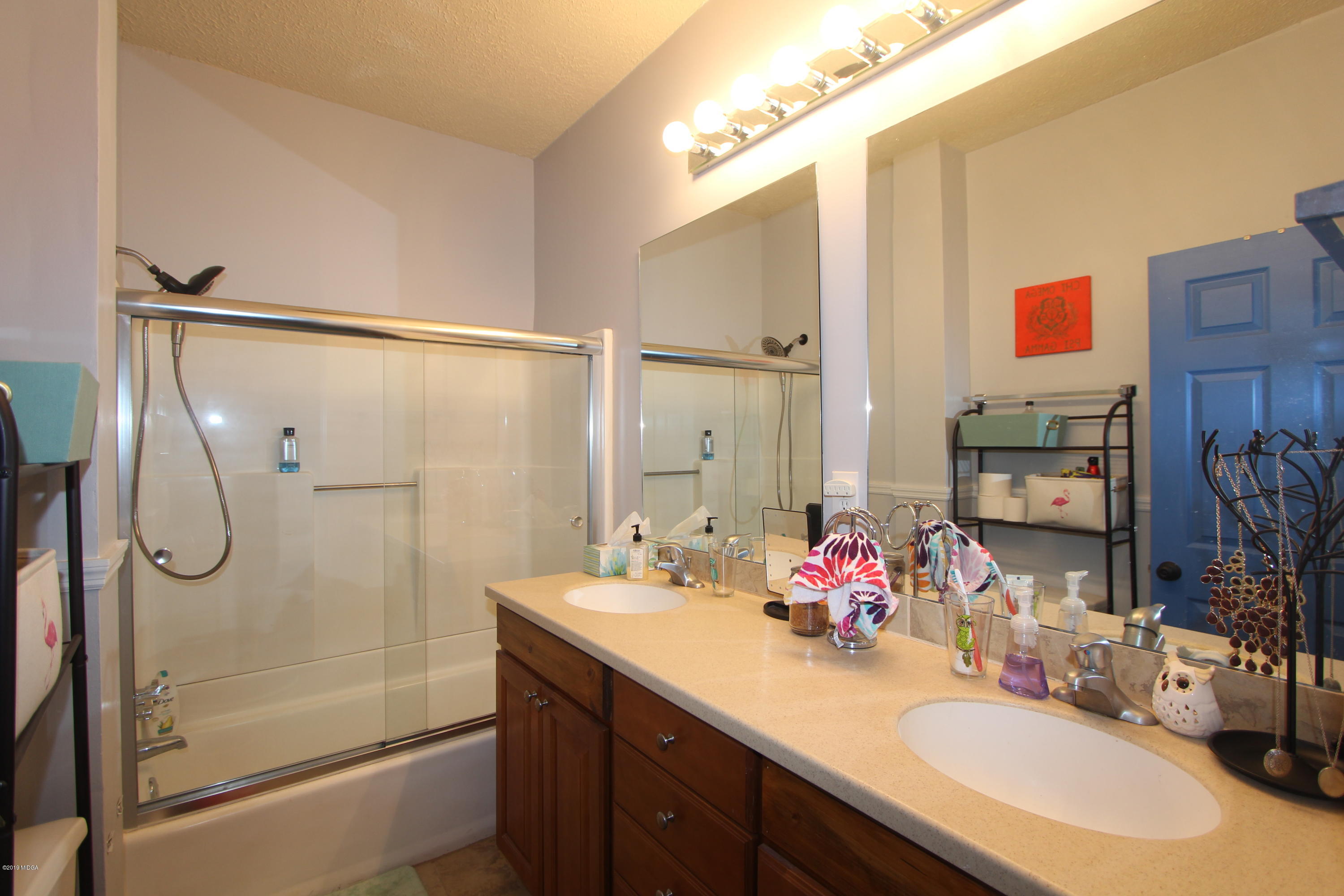 1031 Adams Street Macon, GA 31201 - Photo 19 of 37 19-Hallbath