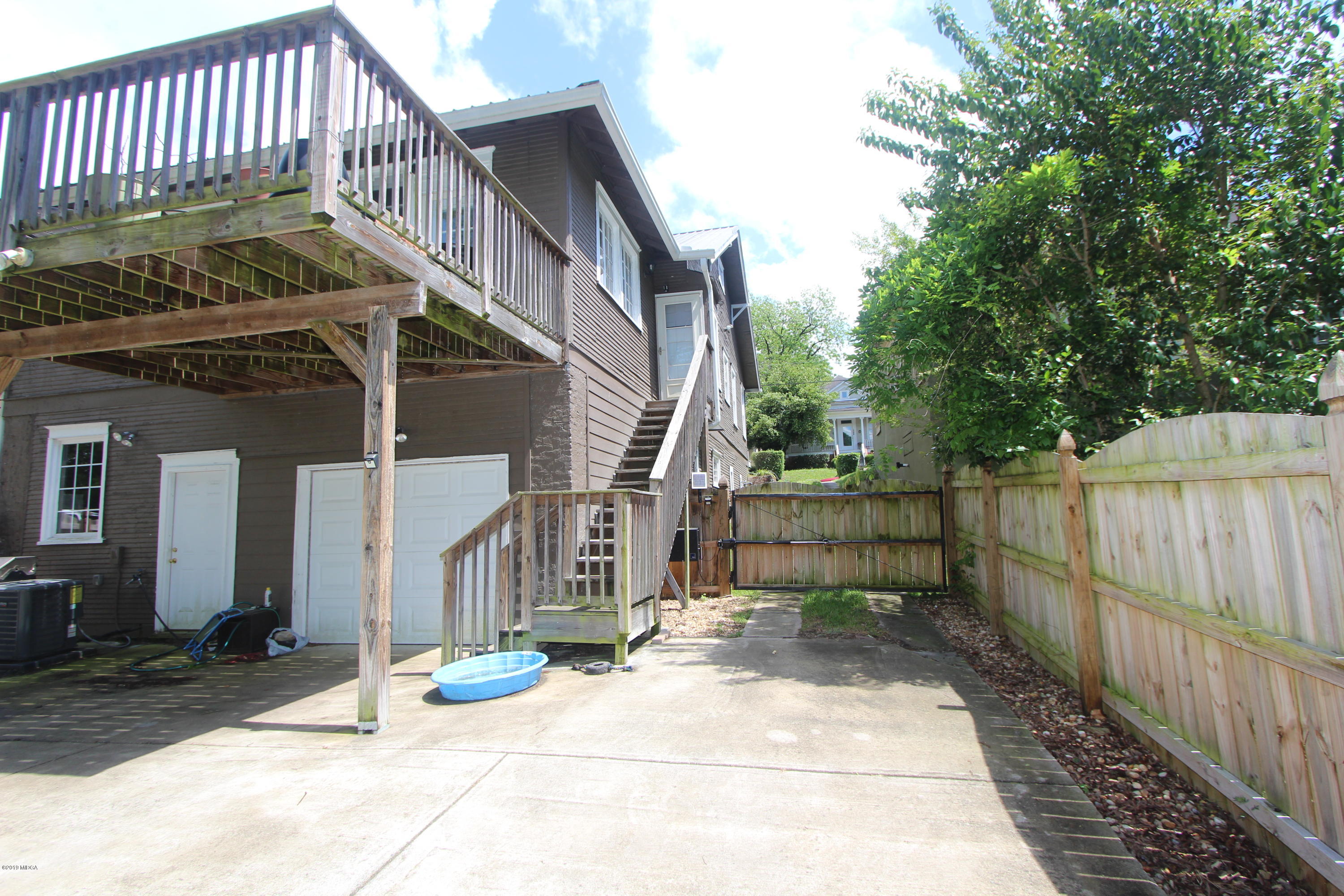 1031 Adams Street Macon, GA 31201 - Photo 25 of 37 25-Garagedoor