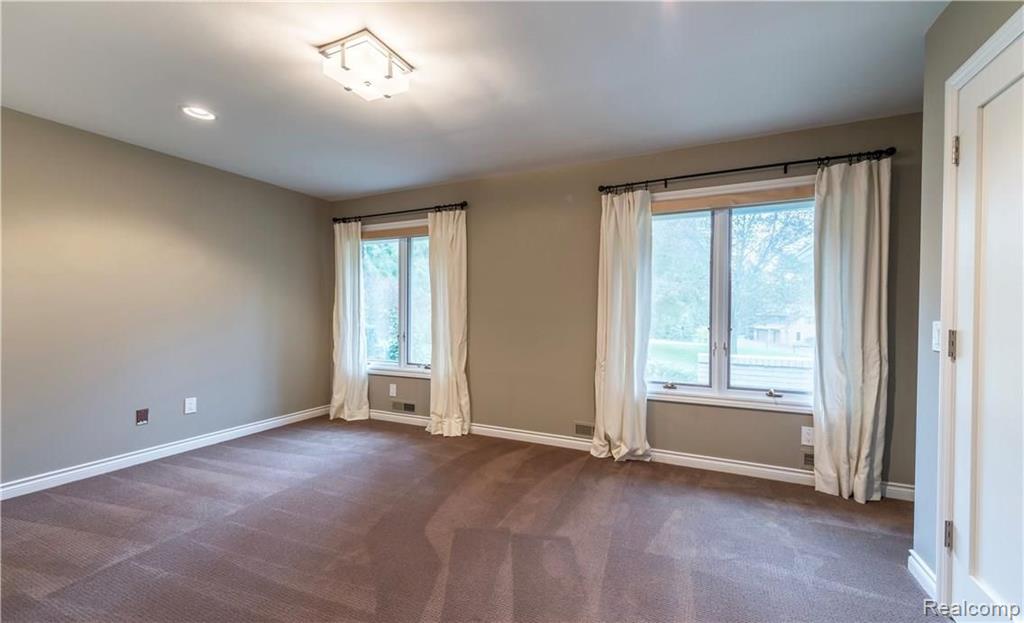 570 Haverhill Road Bloomfield Hills, MI 48304 - Photo 20 of 32