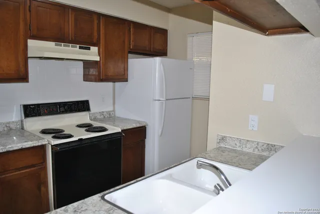 $900 | 7528 Windsor Oaks, San Antonio, TX 78239