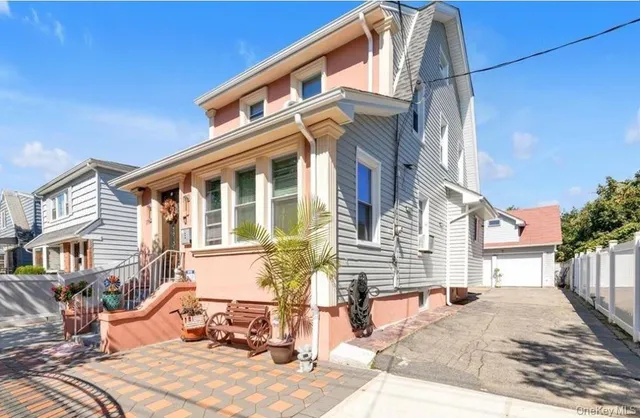 $839,000 | 176-25 133rd Road | St. Albans