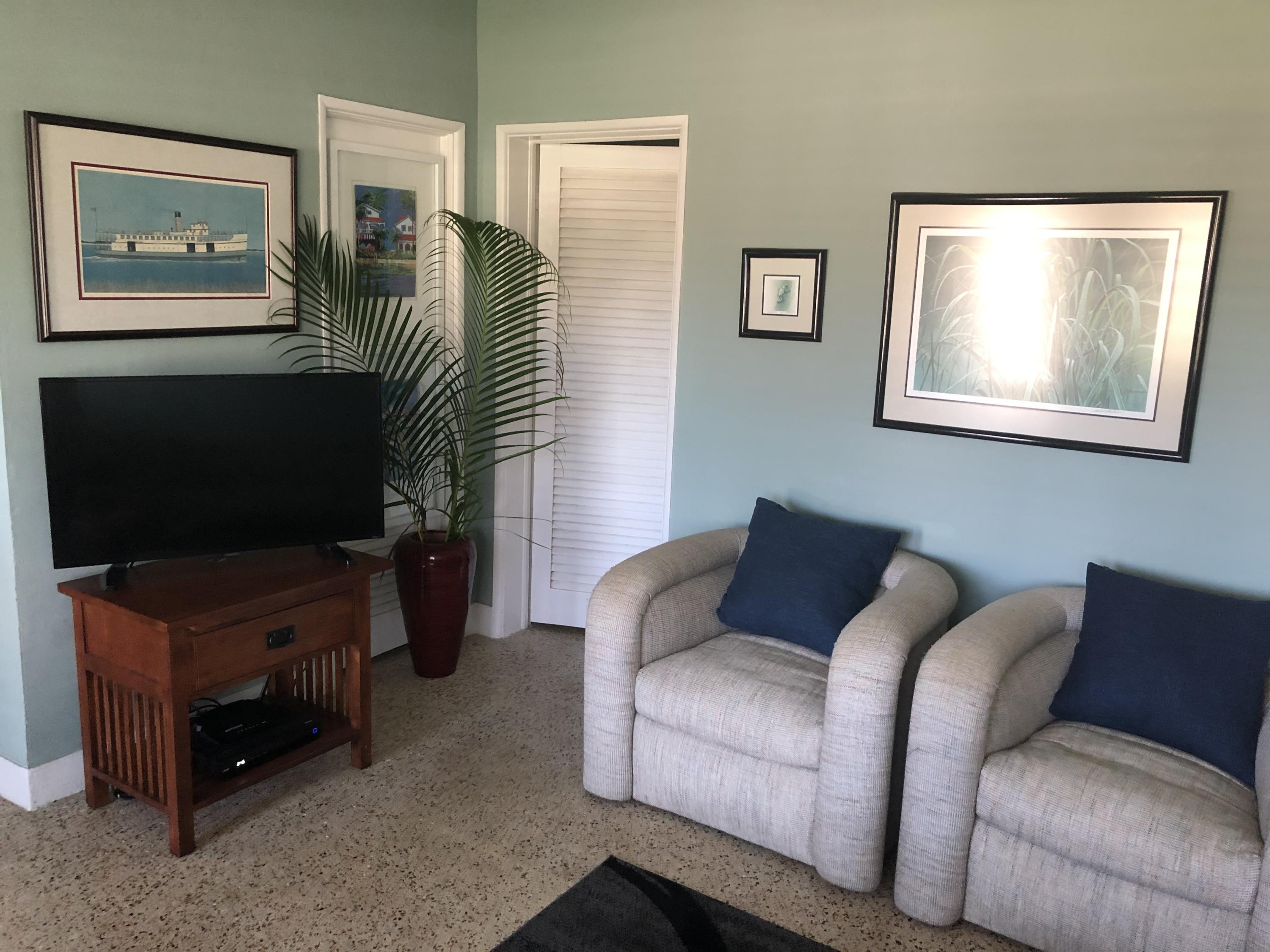 1006 Casuarina Road, Unit 5 Delray Beach, FL 33483 - Photo 8 of 18 Living Room
