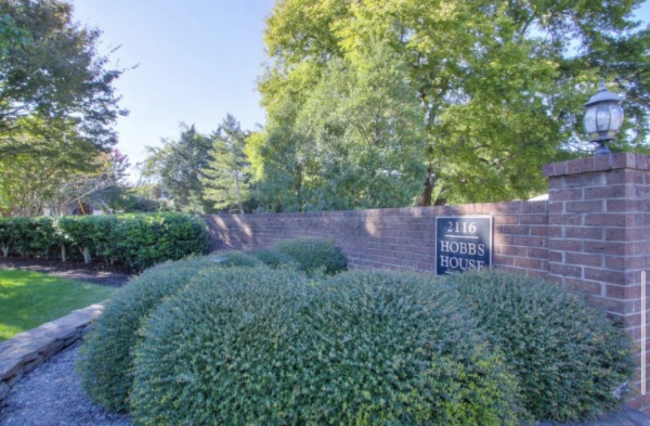 2116 Hobbs Road, Unit M5 Nashville, TN 37215 - Photo 3 of 18 a view of a back yard