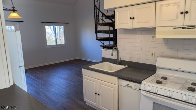 1 Snowbird Court Vernon, NJ 07462 - Photo 3 of 17