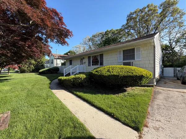 $549,000 | 22 Berry Lane, Centereach, NY 11720
