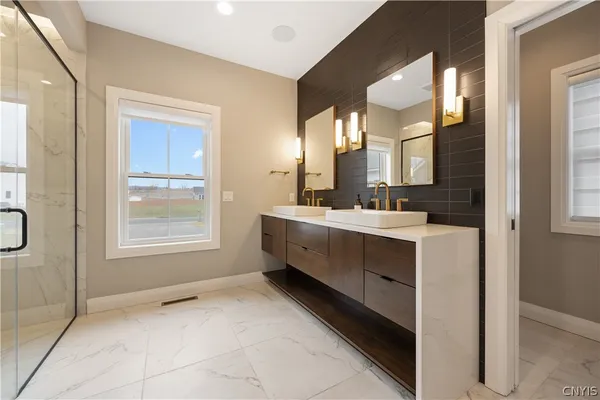 $947,000 | 4285 Cindy Lane, Onondaga, NY 13215