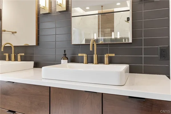 $947,000 | 4285 Cindy Lane, Onondaga, NY 13215