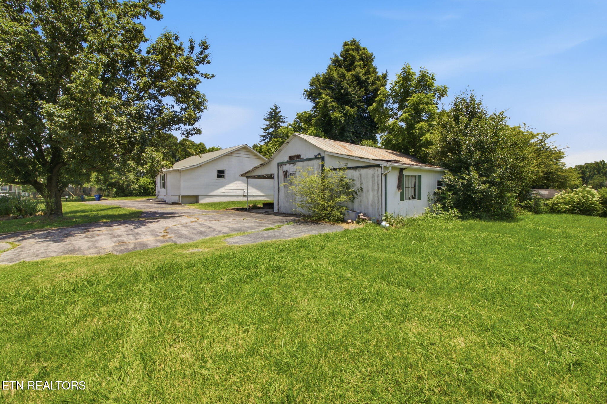 6715 Greer Road Knoxville, TN 37918 - Photo 5 of 24 back side view
