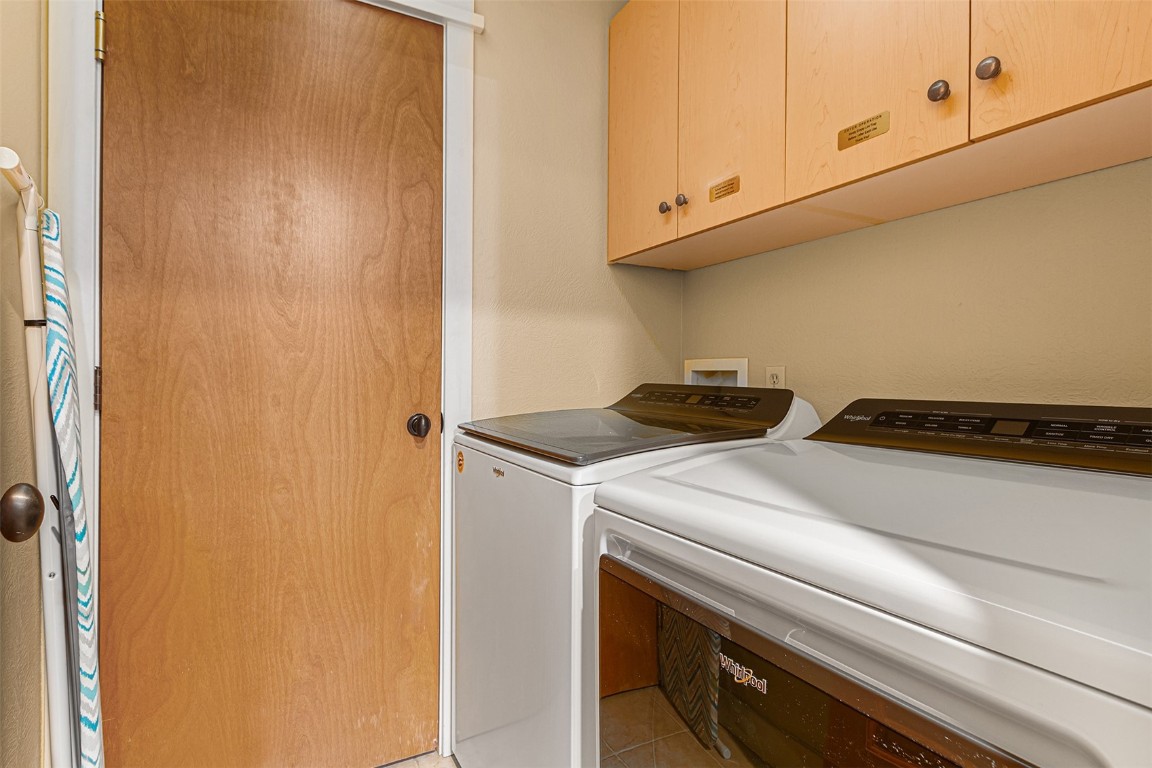 55 Westridge Road, Unit 55 Breckenridge, CO 80424 - Photo 38 of 42 a close view of washer and dryer