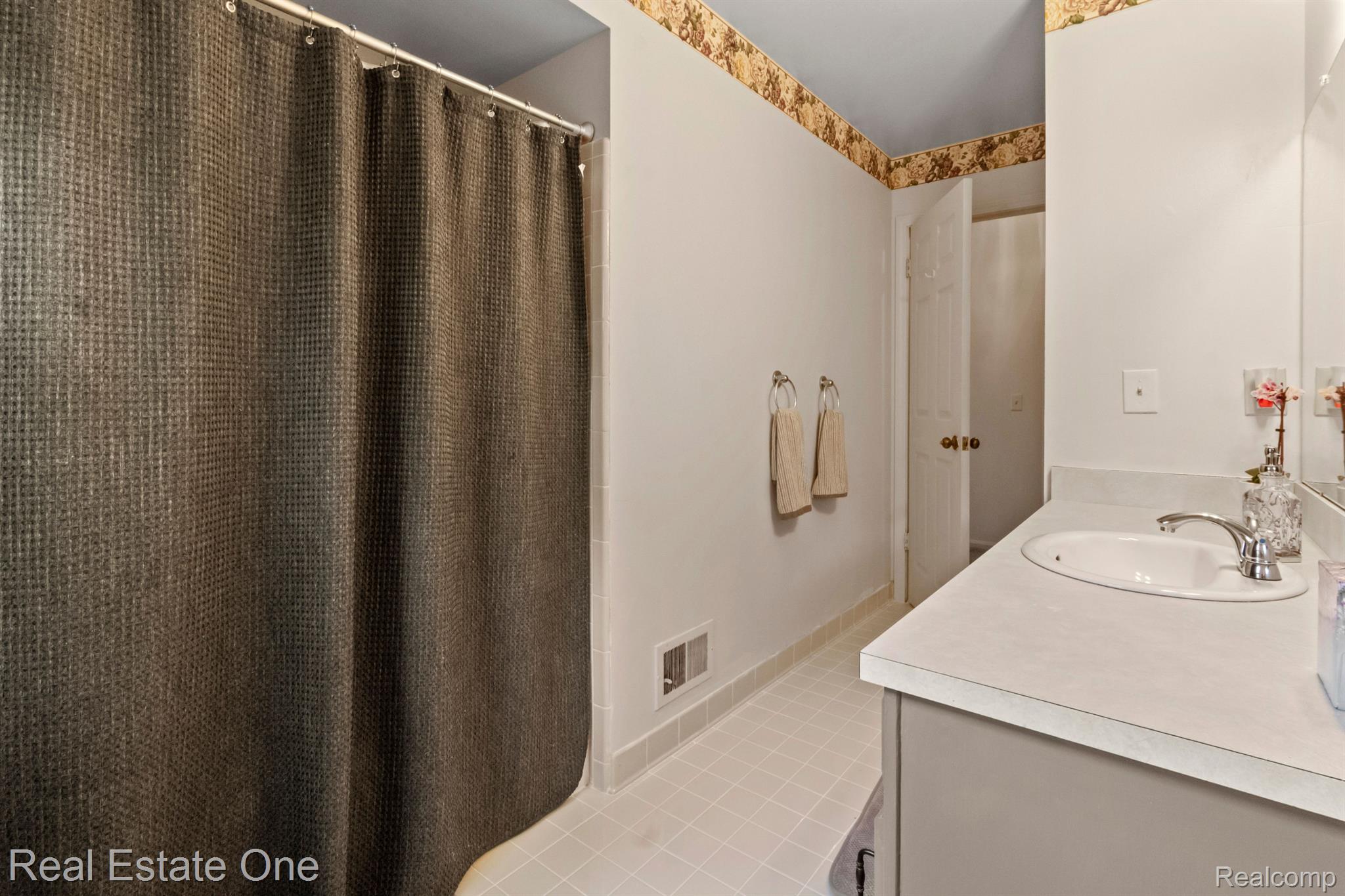 909 Ravine Terrace Court Rochester, MI 48307 - Photo 29 of 50 Gallery Image 29