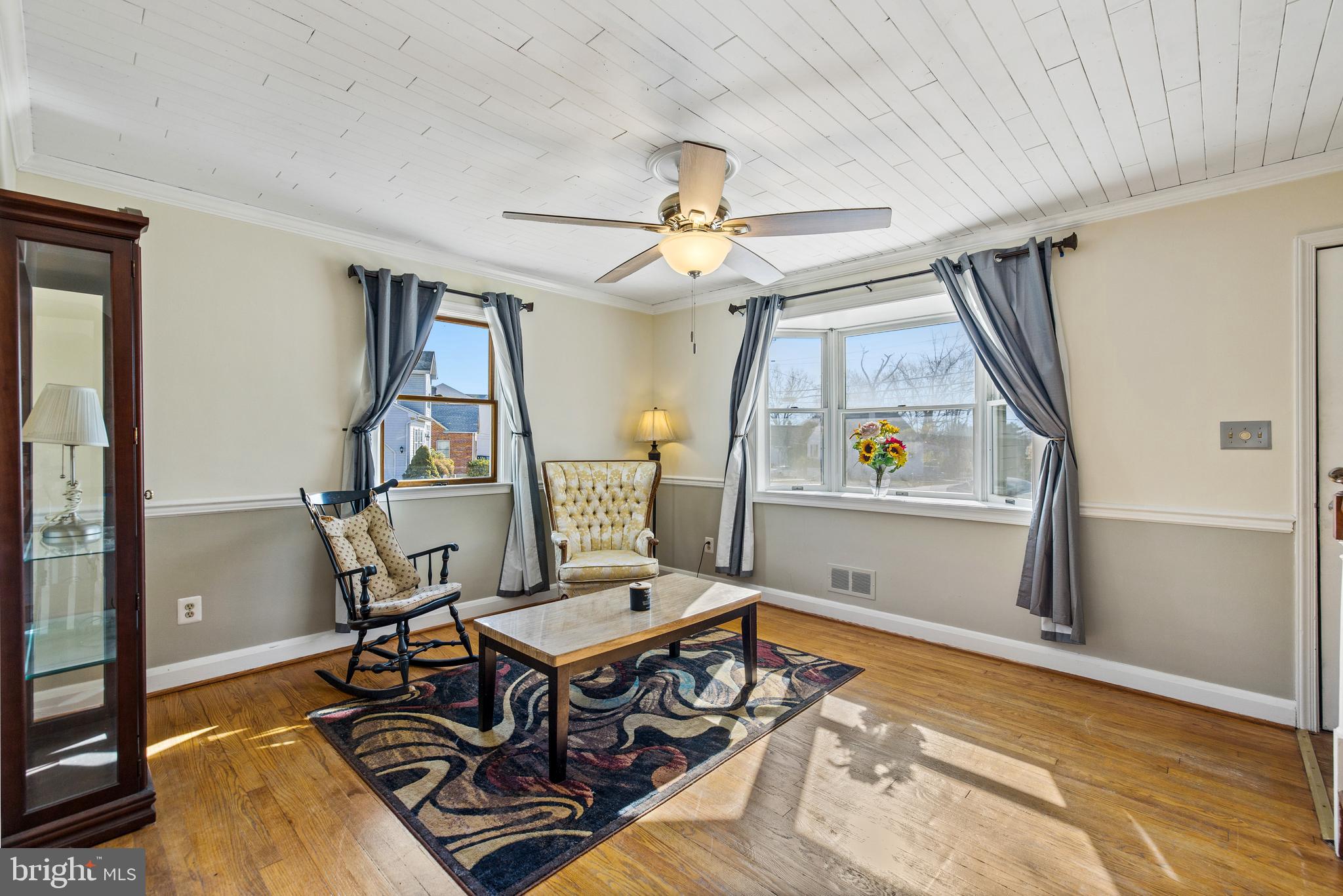 4030 Klausmier Road Nottingham, MD 21236 - Photo 4 of 36 Spacious living room with plenty of natural light!