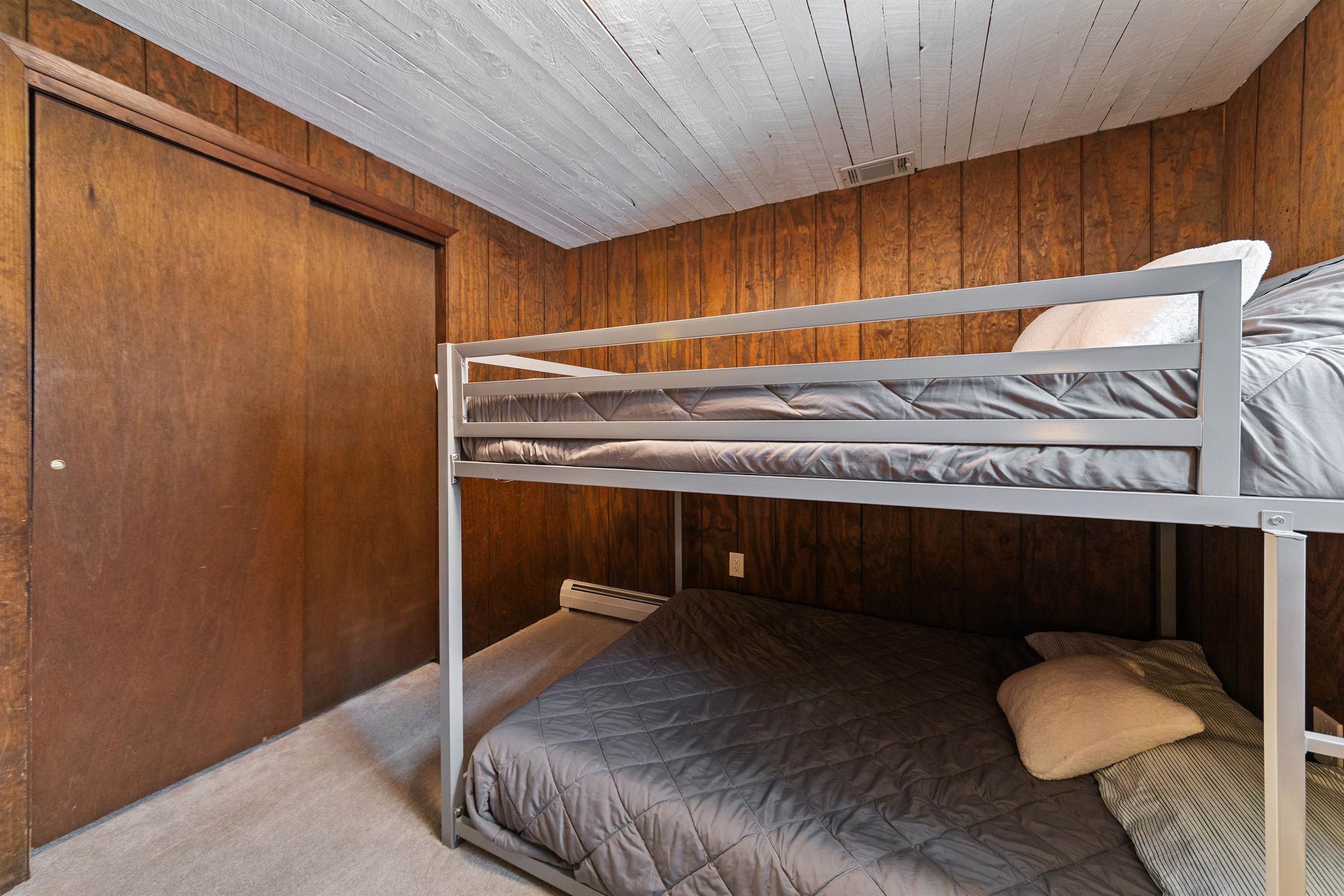 261 Handle Road West Dover, VT 05356 - Photo 23 of 36