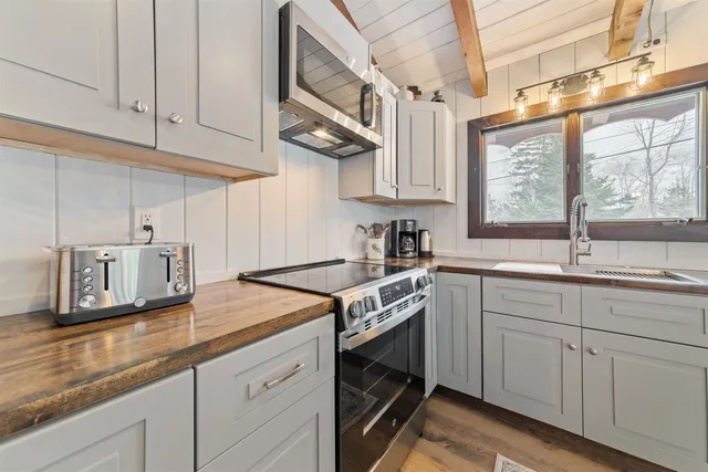 $874,000 | 261 Handle Road, West Dover, VT 05356