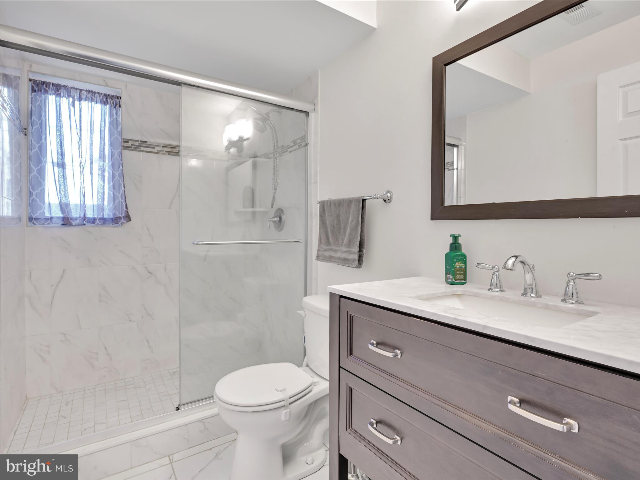 718 Hickory Road Secane, PA 19018 - Photo 28 of 41 Bathroom