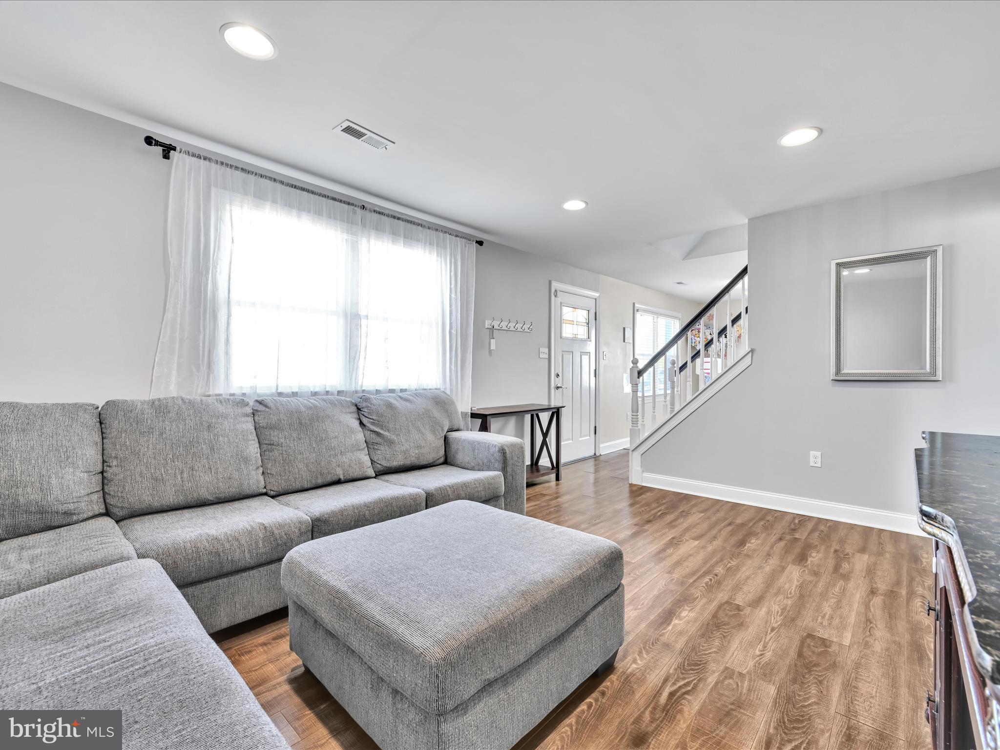 718 Hickory Road Secane, PA 19018 - Photo 9 of 41 Living Room