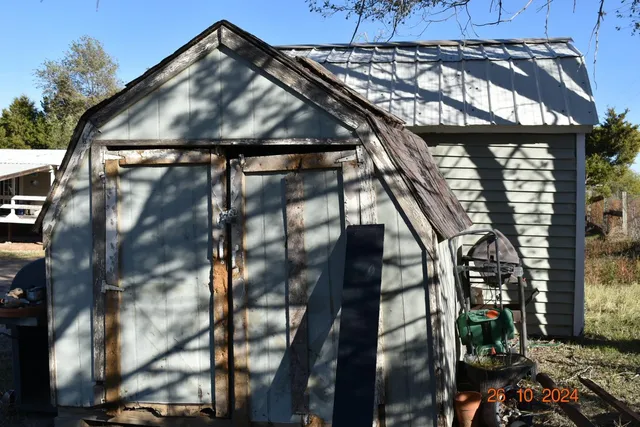 a view of a back yard of the house