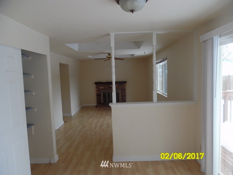 15657 129th Court Southeast Renton, WA 98058 - Photo 3 of 13 Gallery Image 3