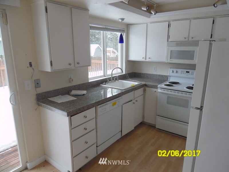 15657 129th Court Southeast Renton, WA 98058 - Photo 5 of 13 Gallery Image 5