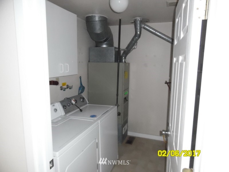 15657 129th Court Southeast Renton, WA 98058 - Photo 6 of 13 Gallery Image 6