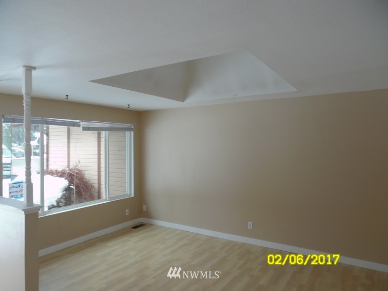 15657 129th Court Southeast Renton, WA 98058 - Photo 8 of 13 Gallery Image 8