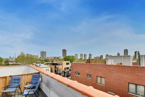 $699,000 | 844 West Roscoe Street, Unit 2E, Chicago, IL 60657