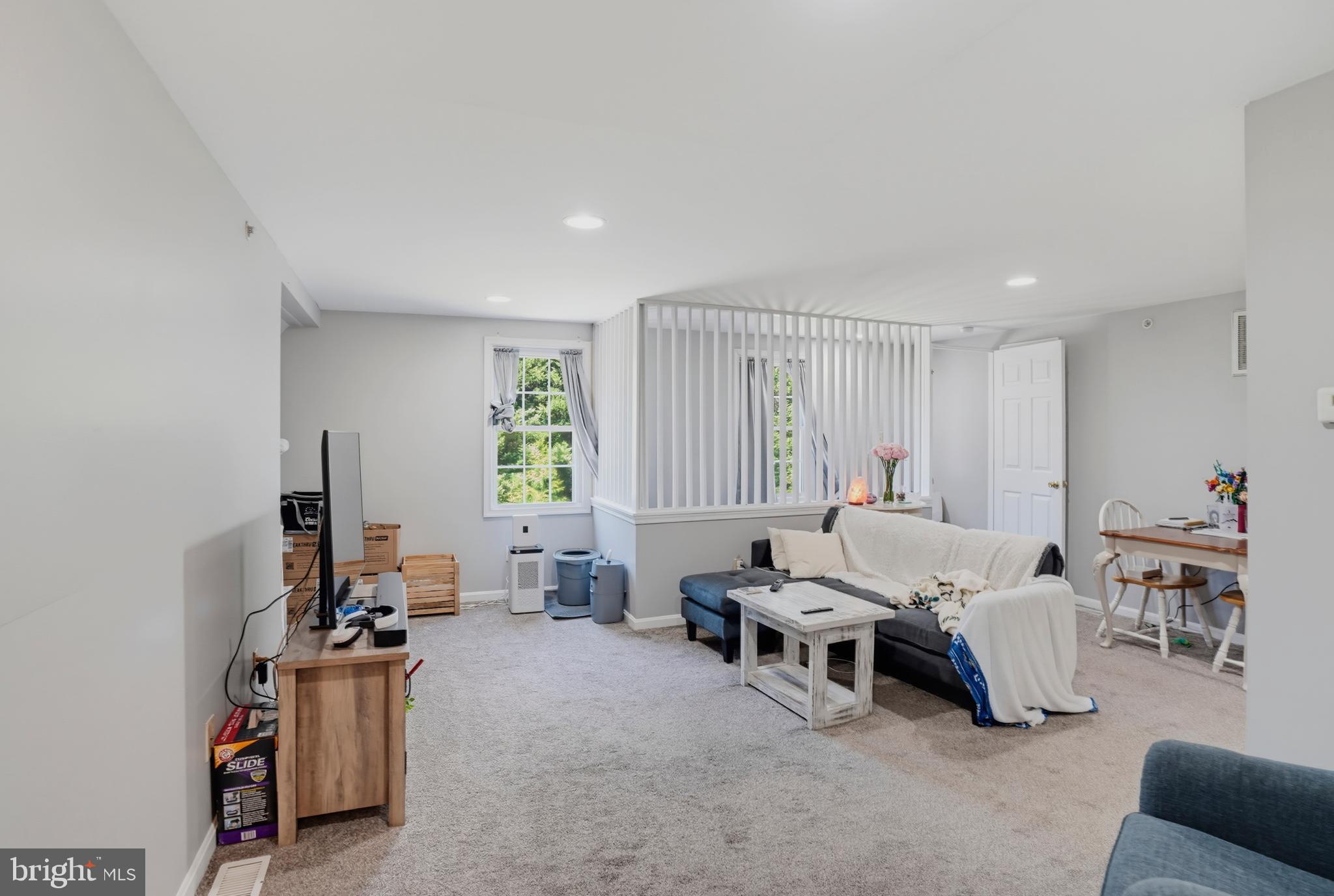 6893 Old Solomons Island Road Friendship, MD 20758 - Photo 53 of 58 Apartment living room