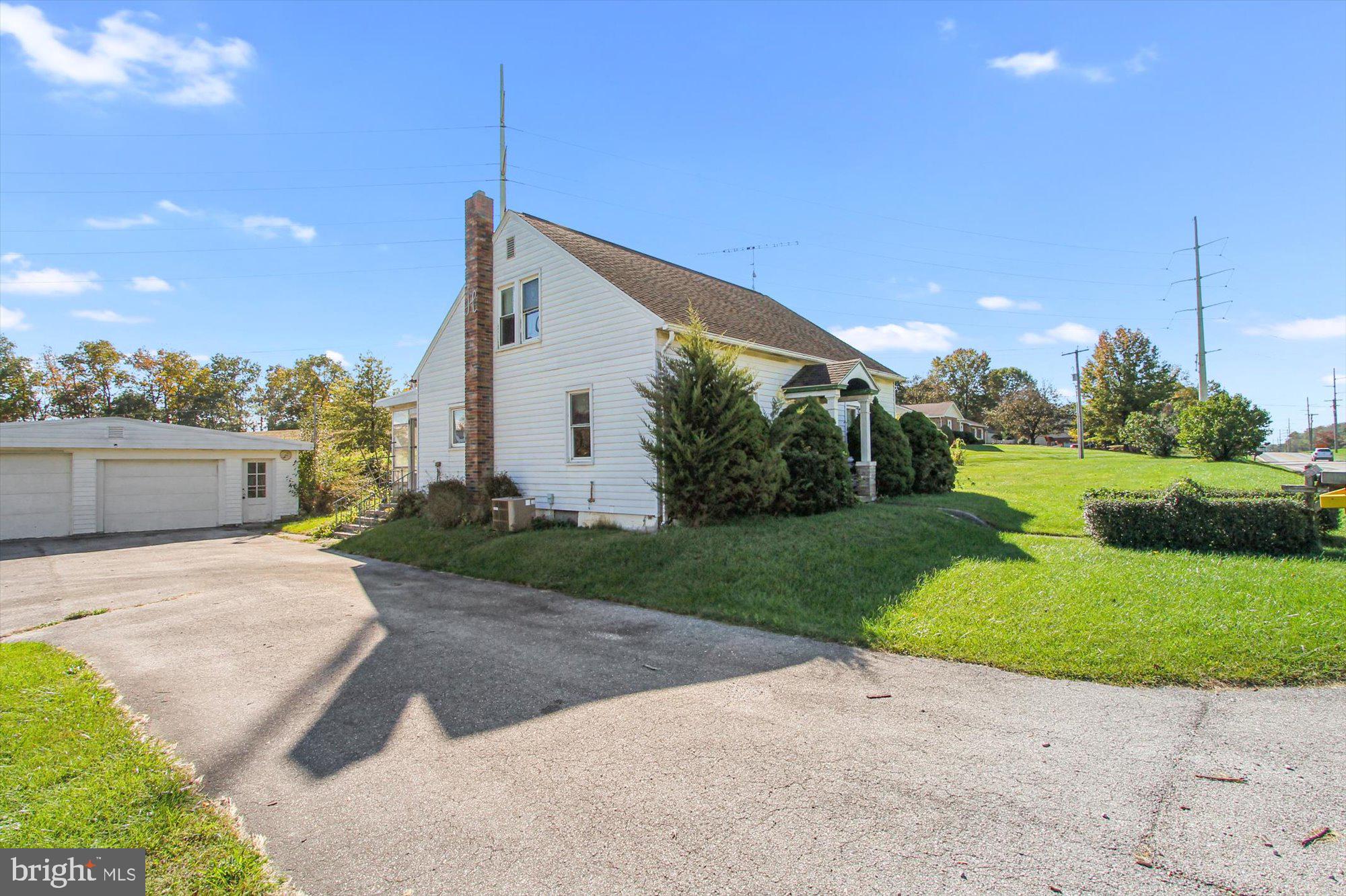 558 Old Hanover Road Spring Grove, PA 17362 - Photo 2 of 28