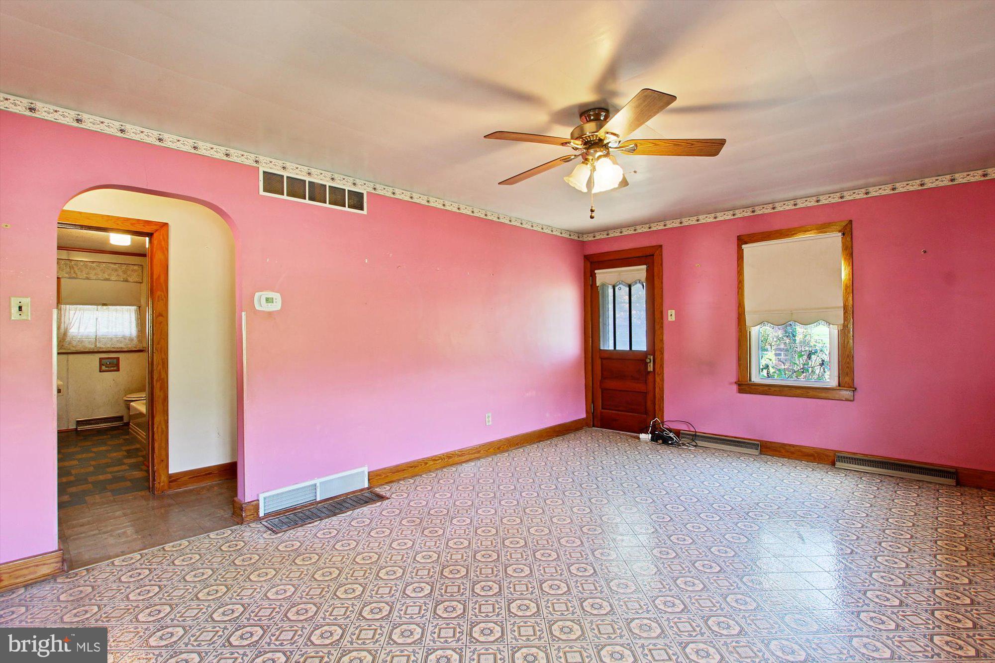 558 Old Hanover Road Spring Grove, PA 17362 - Photo 5 of 28