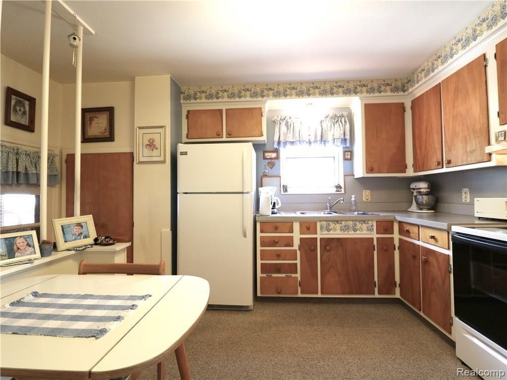 8825 Merriman Road Livonia, MI 48150 - Photo 10 of 20 IMG_9659.JPG