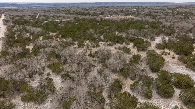 a view of entryway in the yard