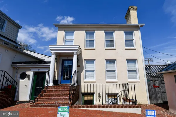 $2,300 | 2 East Federal Street, Middleburg, VA 20117