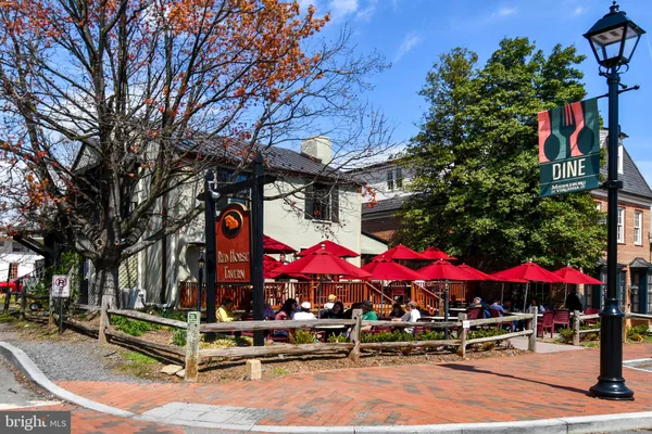 $2,300 | 2 East Federal Street, Middleburg, VA 20117