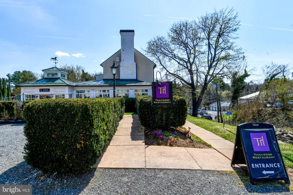 $2,300 | 2 East Federal Street, Middleburg, VA 20117