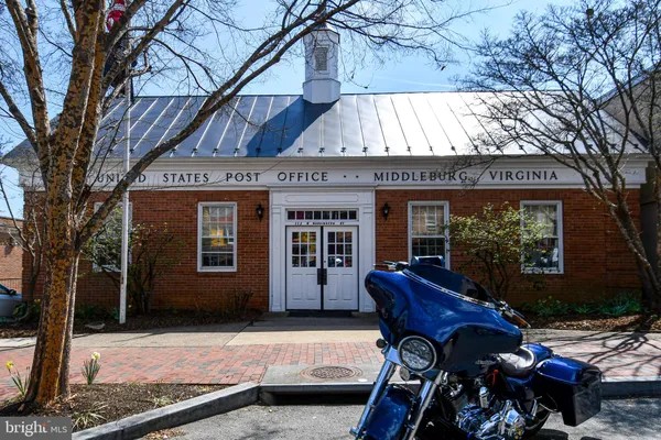 $2,300 | 2 East Federal Street, Middleburg, VA 20117