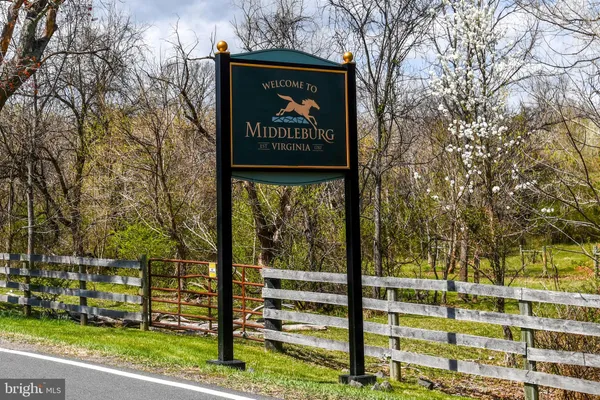 $2,300 | 2 East Federal Street, Middleburg, VA 20117