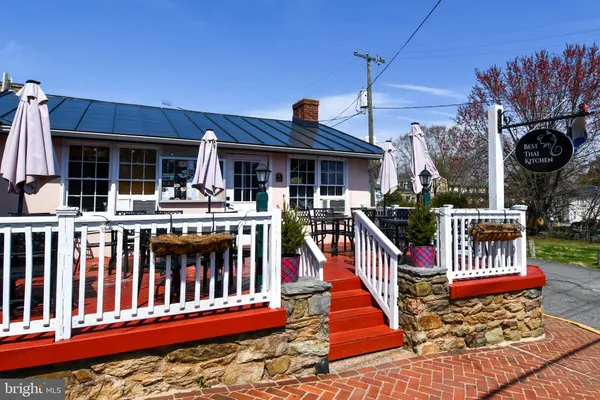 $2,300 | 2 East Federal Street, Middleburg, VA 20117