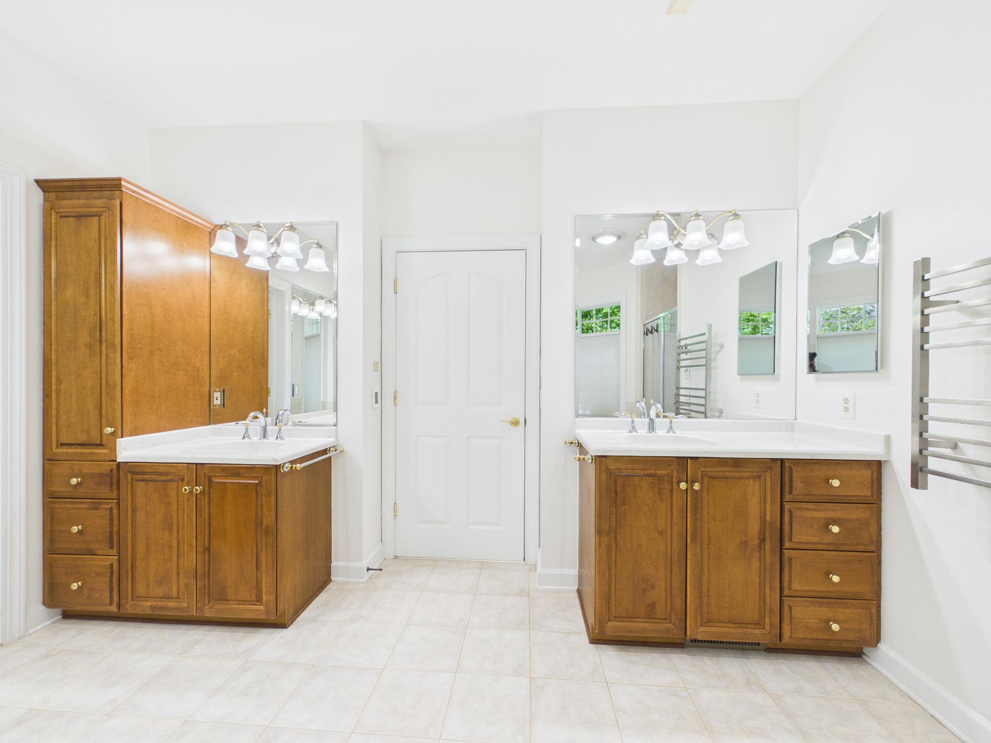 7972 Pinnacle Ridge Drive Manassas, VA 20112 - Photo 25 of 50 Spacious dual vanity bathroom retreat.
