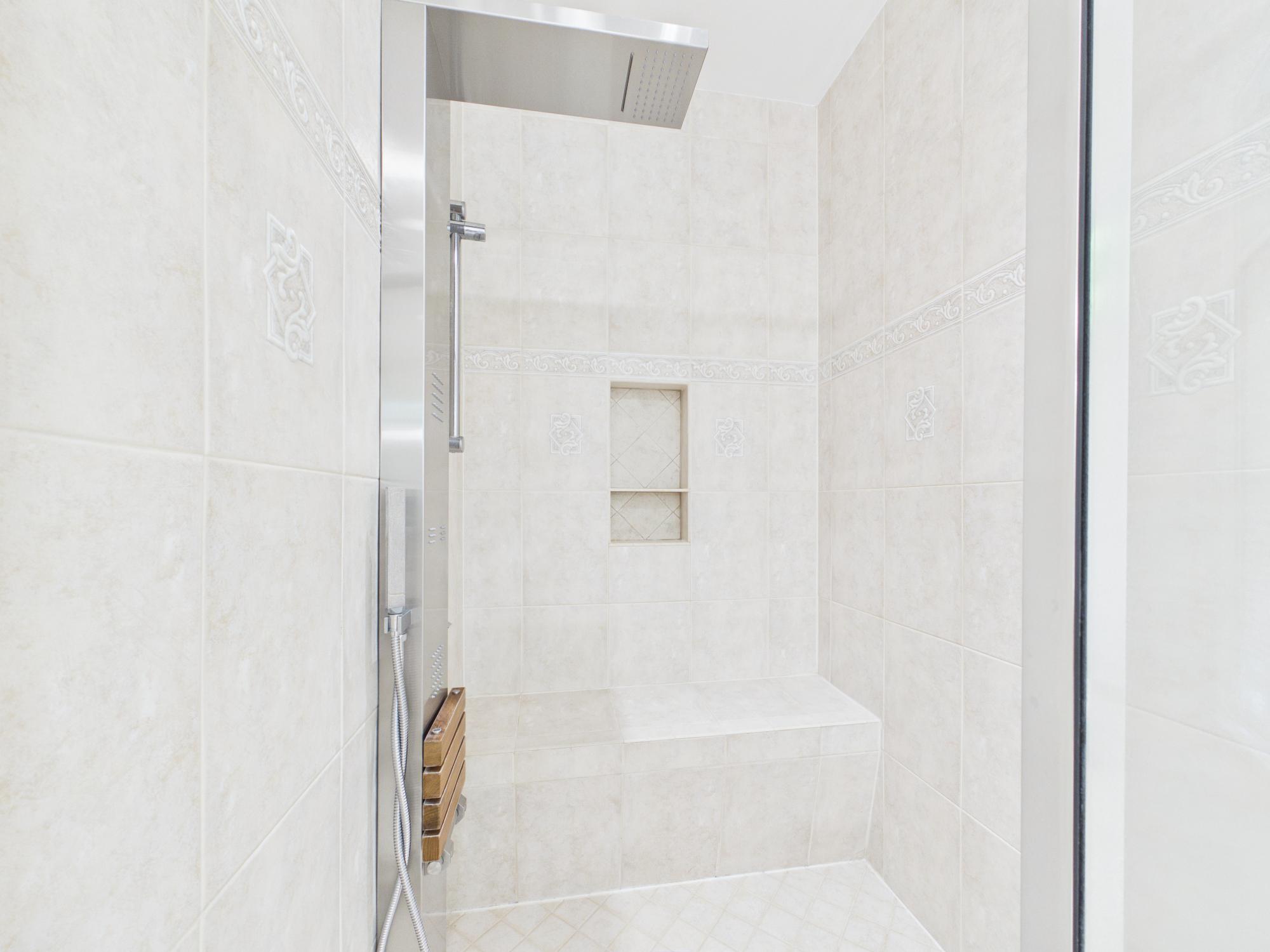 7972 Pinnacle Ridge Drive Manassas, VA 20112 - Photo 26 of 50 Sleek, modern shower oasis.
