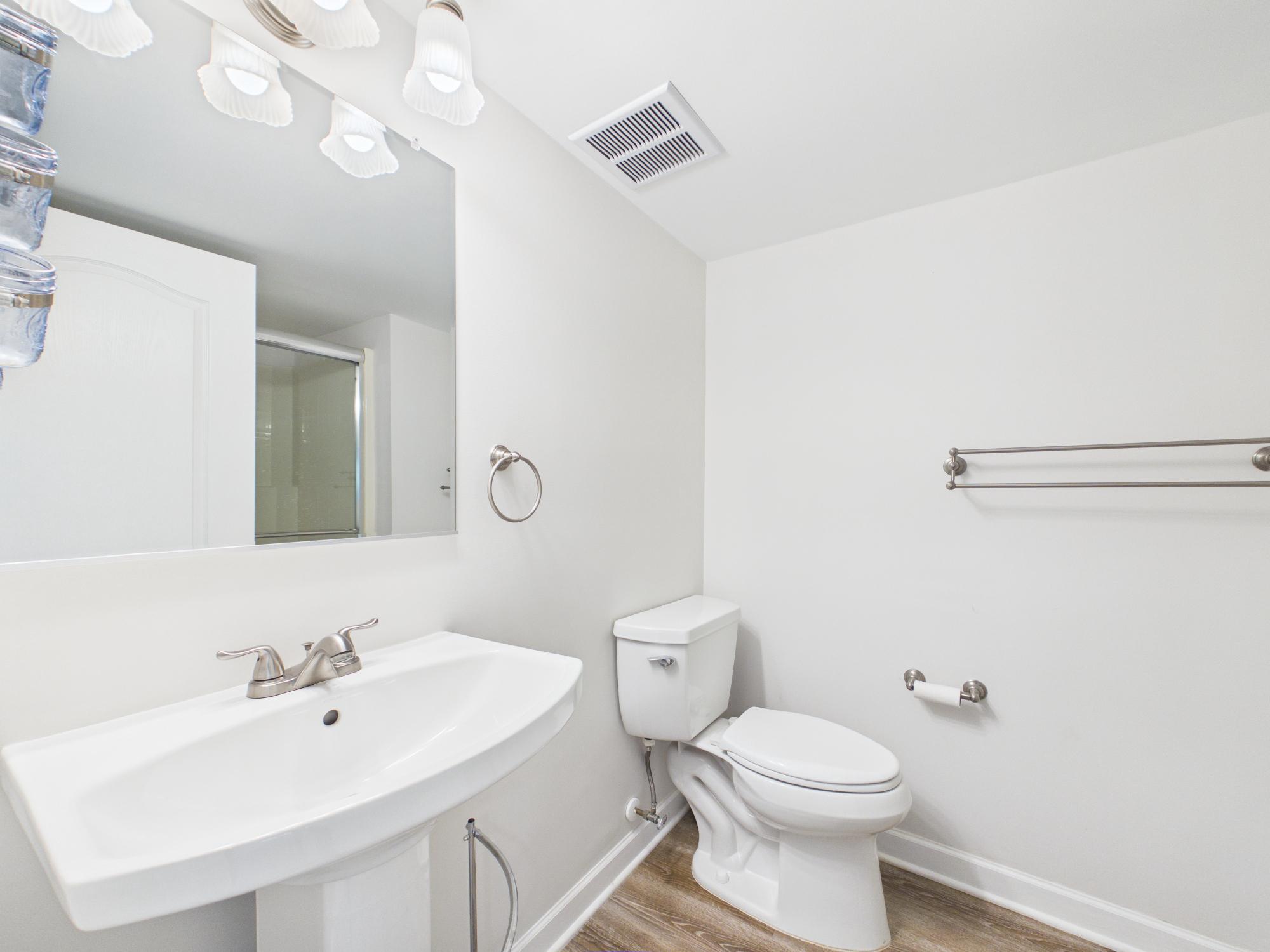 7972 Pinnacle Ridge Drive Manassas, VA 20112 - Photo 43 of 50 Modern bathroom with sleek design.